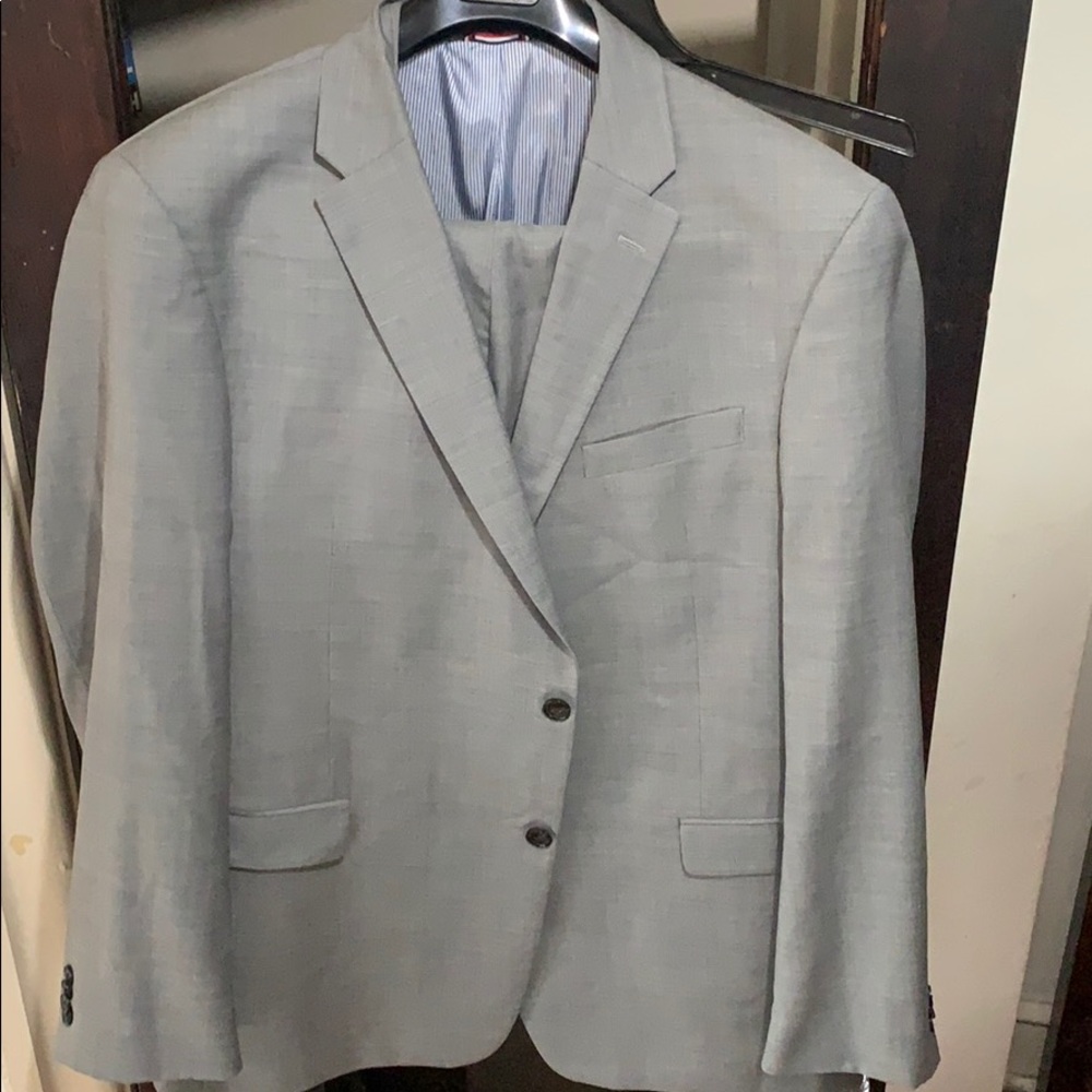 46L Tommy Hilfiger Suit (gray)